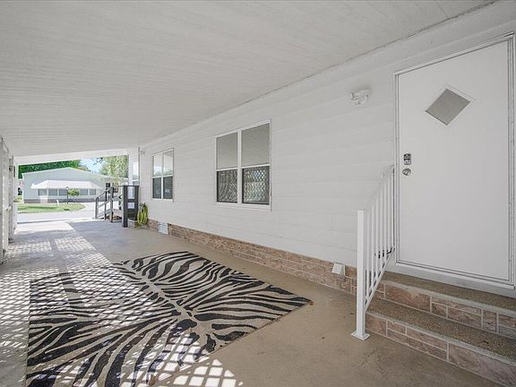 5th image of 579 Dolphin Cir