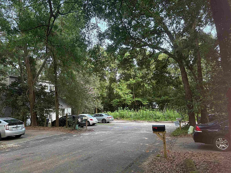 1820 Seay Ct — Photo 2