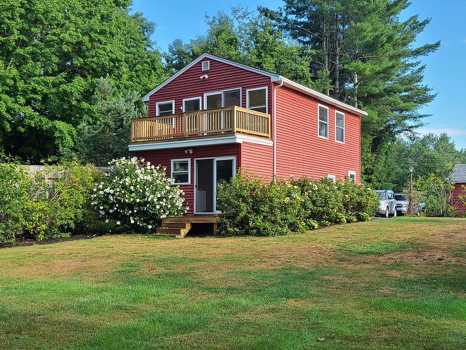 Townhouse - back view
Small deck on 1st floor
Bigger deck upstairs off the bedroom