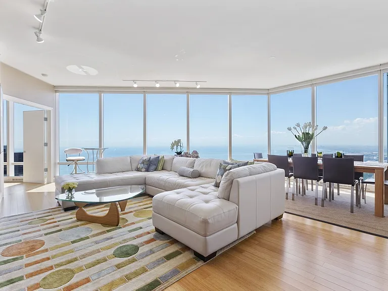 340 E Randolph St #5101 — Photo 2