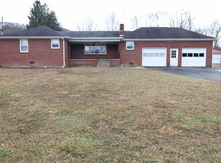 1082 State Route 3 And 12, Hinton, WV 25951