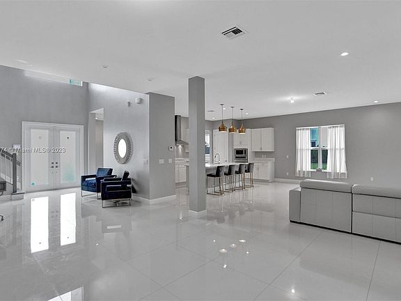 3rd image of 7631 Cavalia Dr