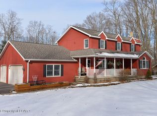 8 Hoffman Rd, Dallas, PA 18612