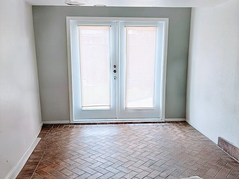 1536 McCoy St — Photo 3