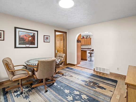 5th image of 411 S Walnut St