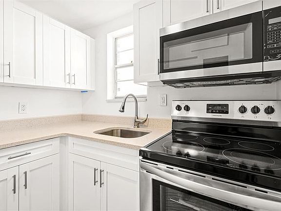 5th image of 3907 S Flagler Dr #203