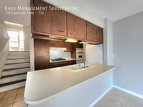 726 Concord Ln #726 Photo 1