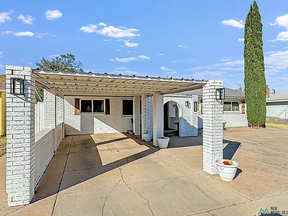 2nd image of 1324 N Llano Dr