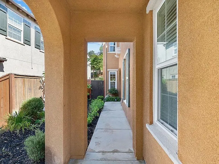 Building Photo - 1156 Breakaway Dr