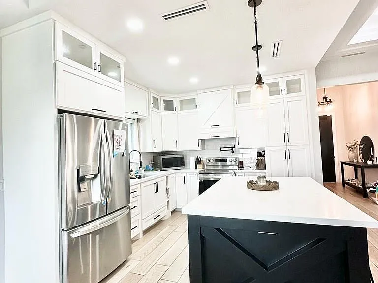 401 Tamarindo Ln — Photo 12
