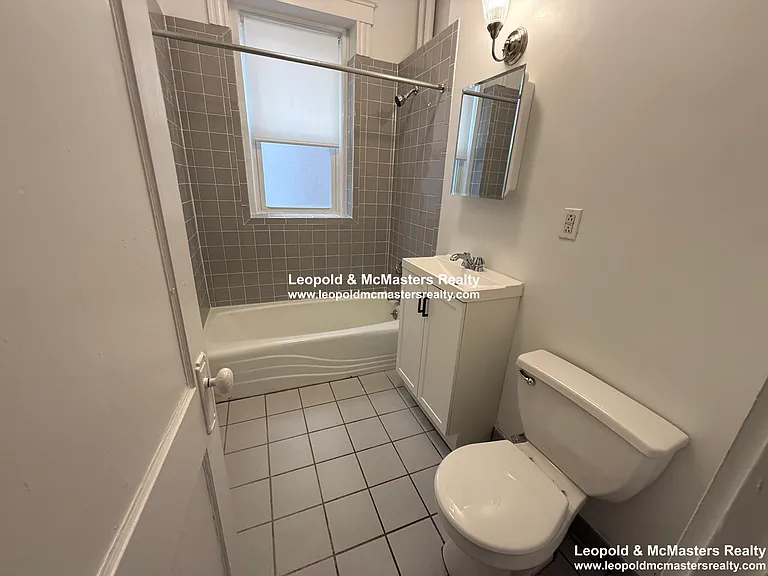 122 Warren St #8 — Photo 4