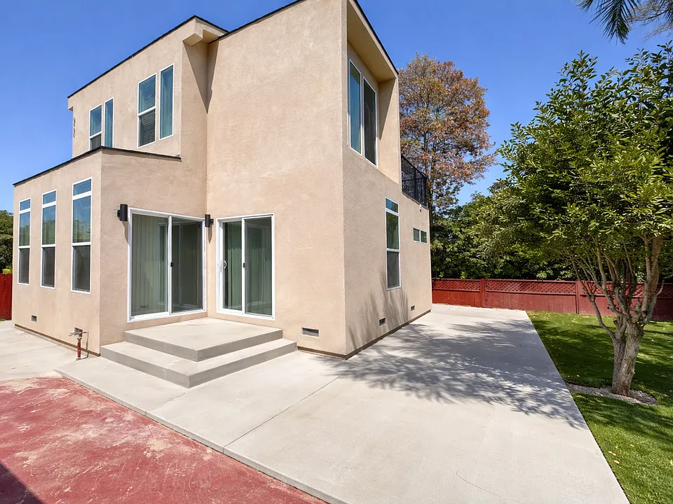 5131 Leo St