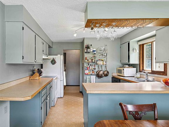 4th image of 1785 Hodgson Rd