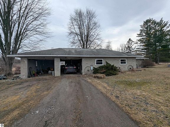 2nd image of 4438 Reynolds Rd