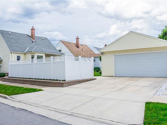 5th image of 9415 Beech Ave