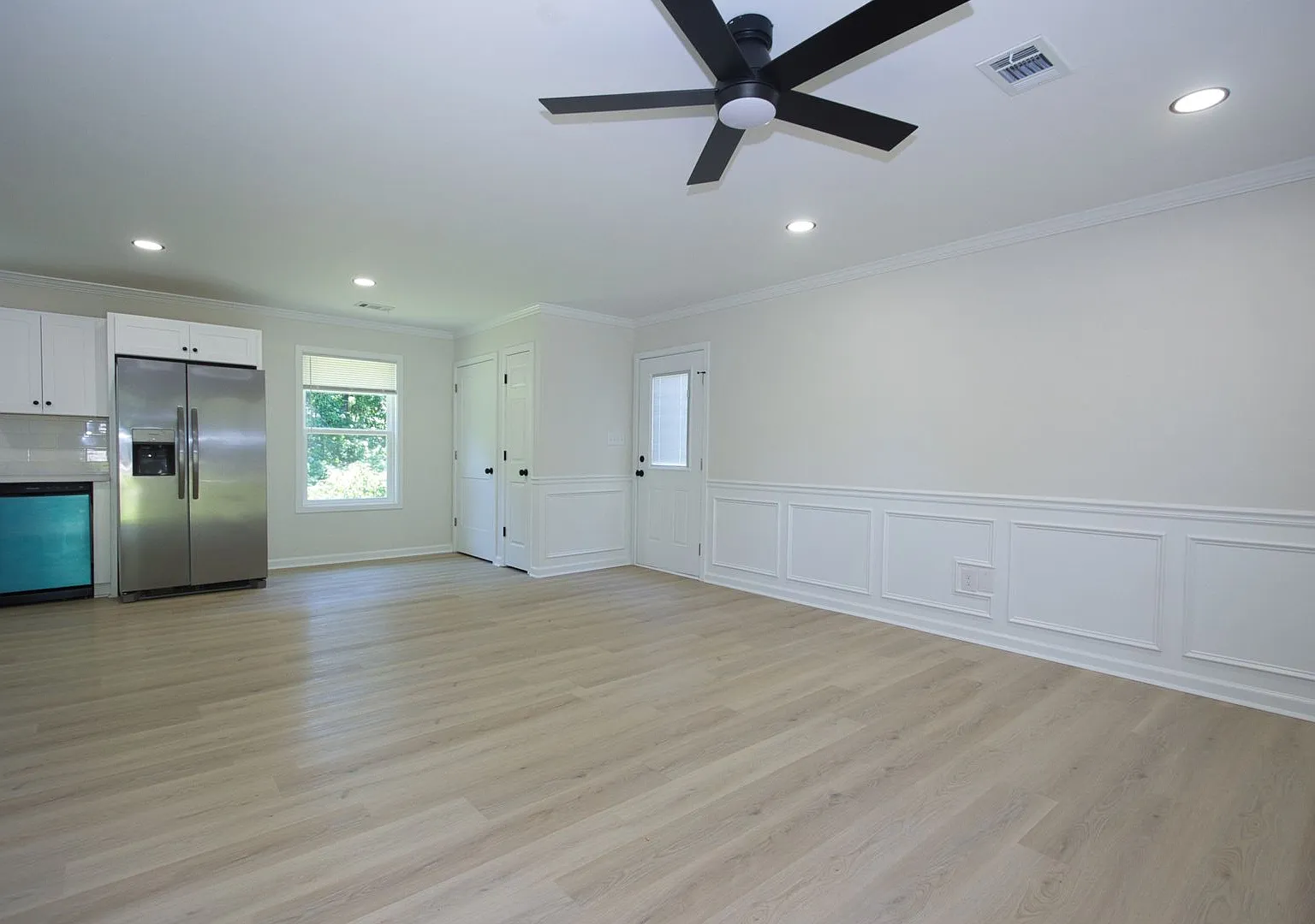 Available Now! Newly Renovated Ranch! 3 Bedroom 2 Bathroom — Photo 4