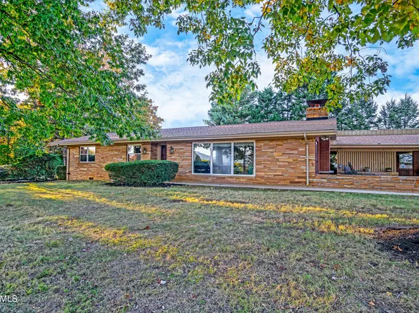 1022 Peterson Ln, Maryville, TN 37803