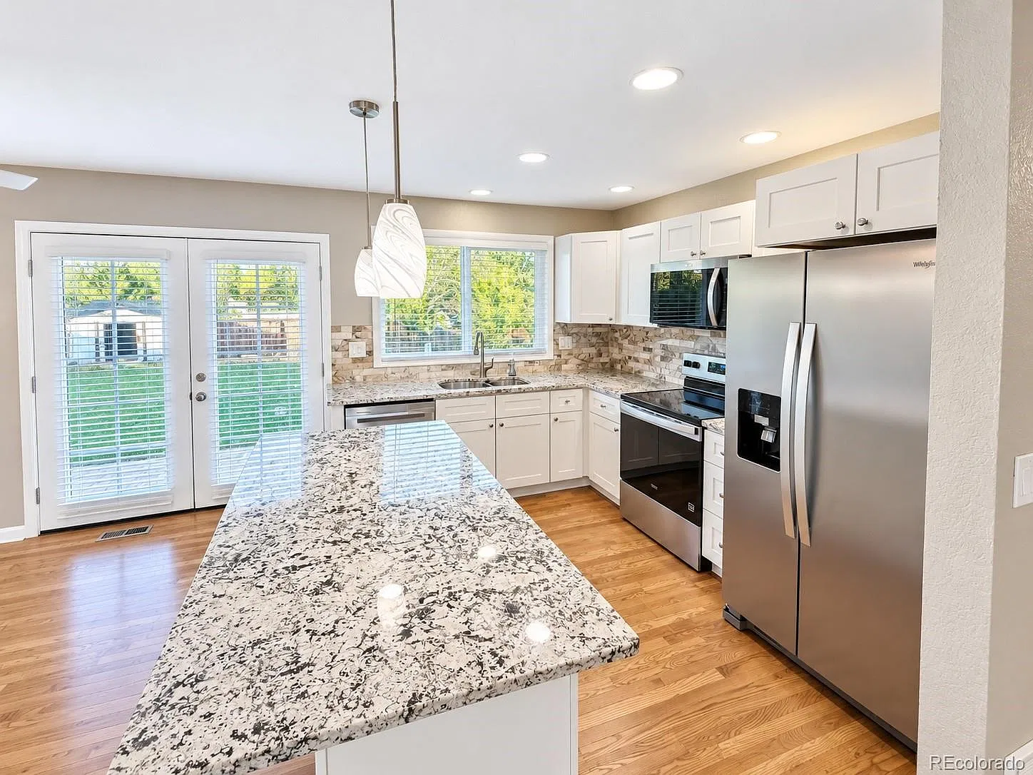 4 bed, 2.0 bath, 1814 sqft, $3,400 — Photo 2