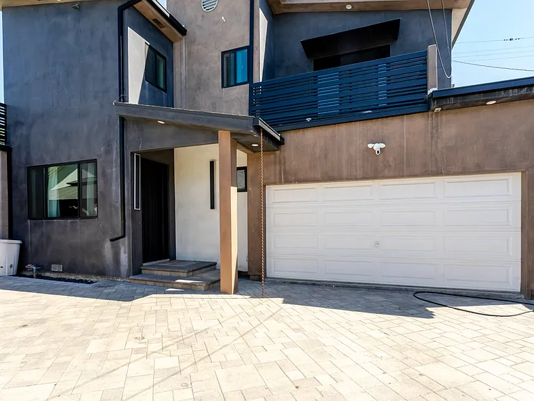 8250 Morse Ave — Photo 2