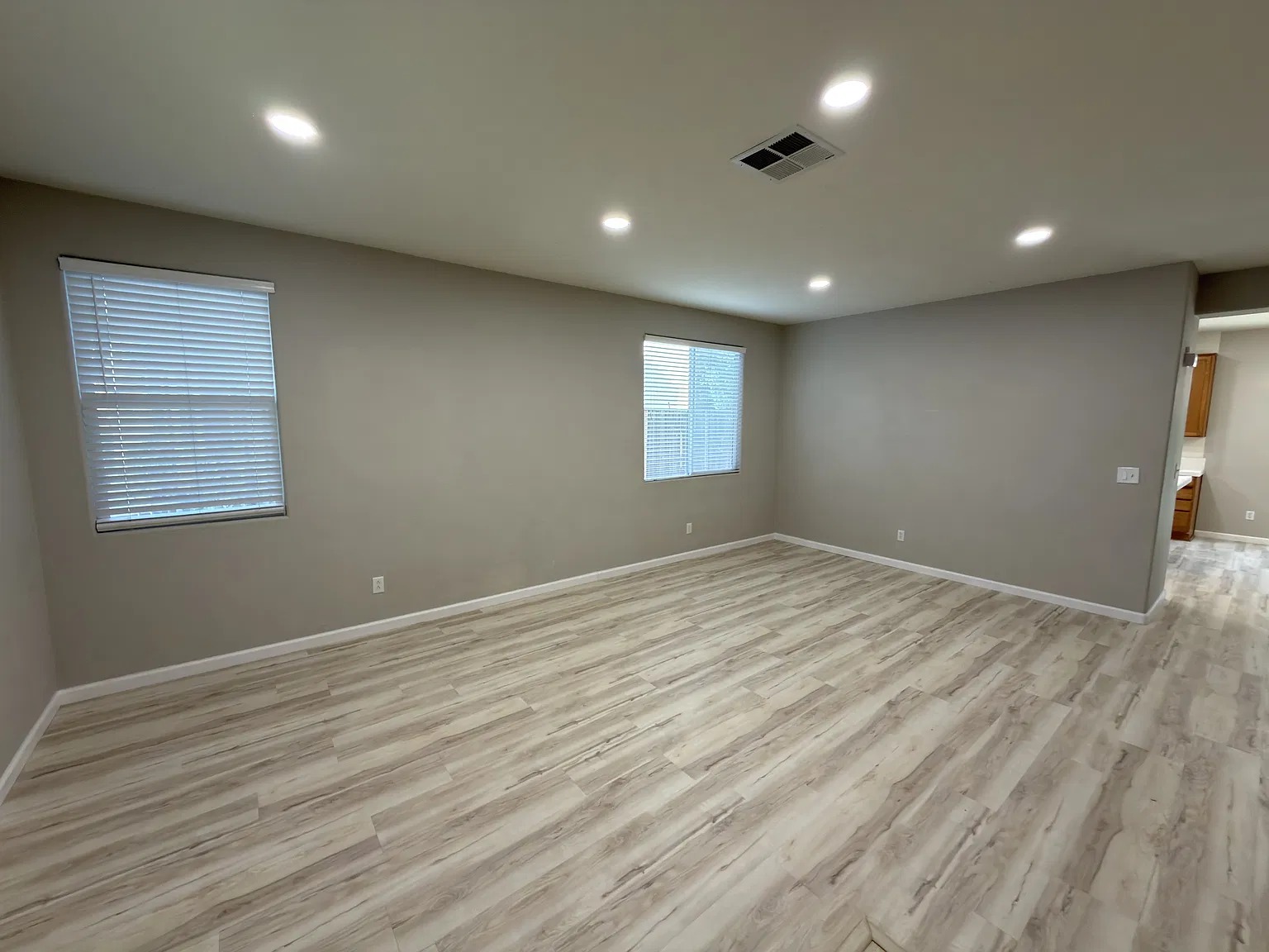 4 bed, 2411 sqft, $3,290 — Photo 4