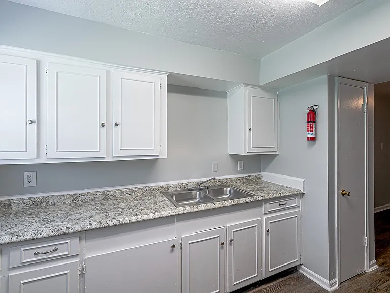 Casa Grande Apartments — Photo 9