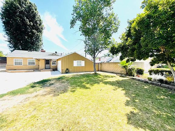 3rd image of 1212 E Vine Ave