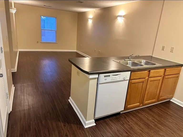 Bickford Square Apartments — Photo 22