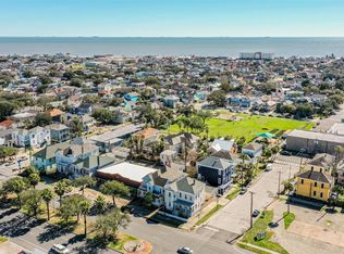1927 Broadway St, Galveston, TX 77550