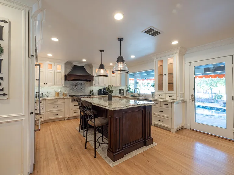 8318 Calmosa Ave — Photo 4
