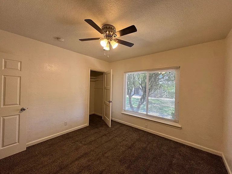 3452 - 3458 E. Clinton Ave Fresno — Photo 13