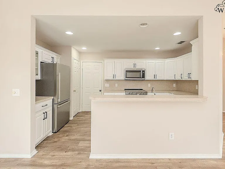 4009 Kingsbury Dr — Photo 5