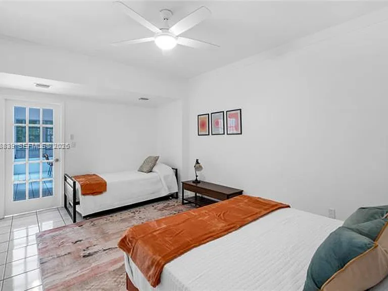 1906 SW 21st St #1906 — Photo 17