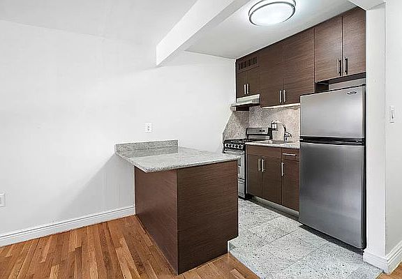 3rd image of 50 Prince St APT 2F