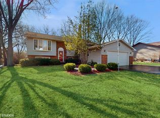 2421 High Point Dr, Lindenhurst, IL 60046