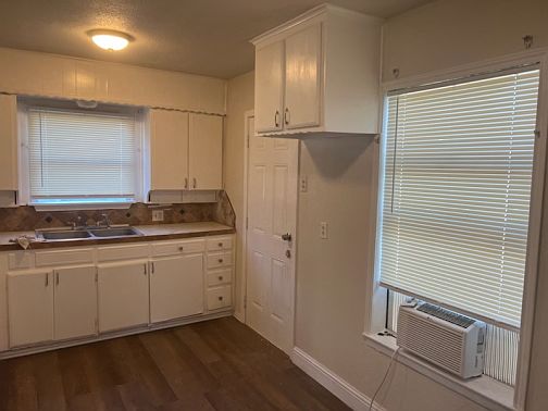 3rd image of 312 SE 10th St