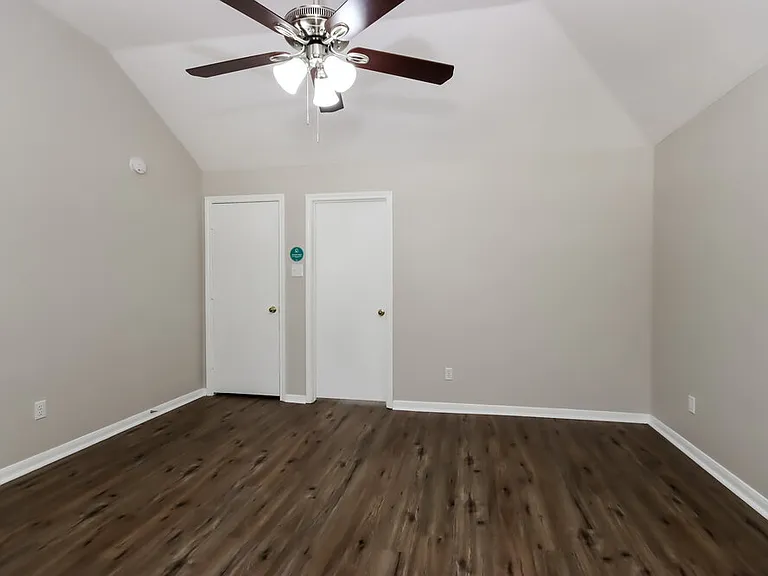 4010 Hunnington Dr — Photo 15