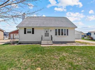 2441 Newport Dr SW, Cedar Rapids, IA 52404