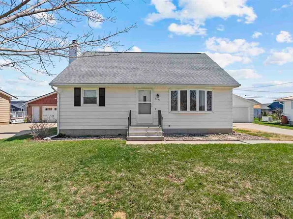 2441 Newport Dr SW, Cedar Rapids, IA 52404