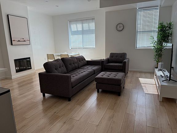 3rd image of 137 W 6th St APT 201