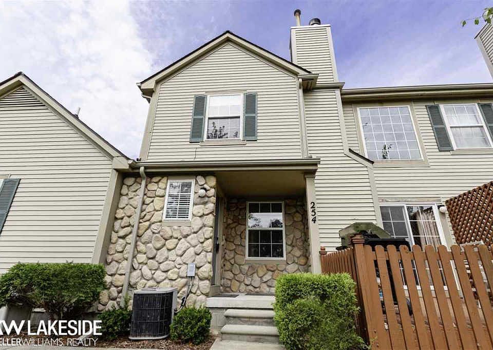 1st image of 254 Barrington Cir #1