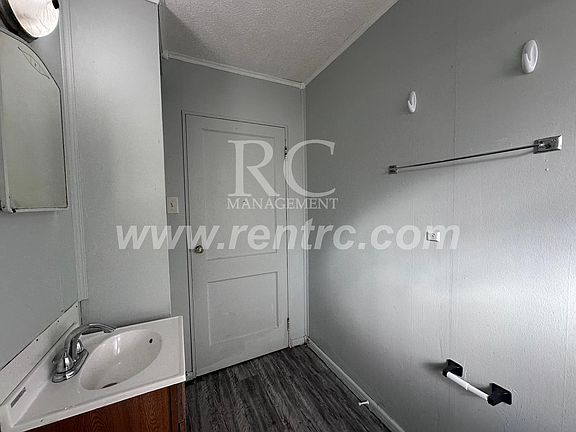 5th image of 503 Plum St