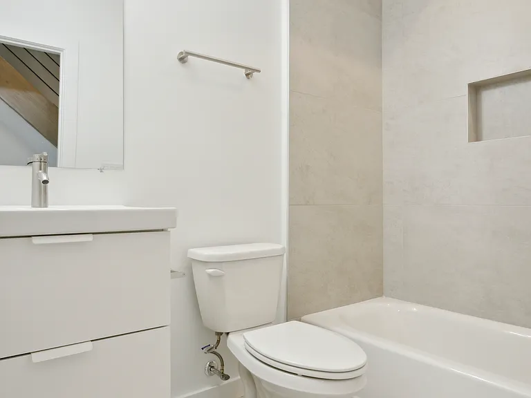 721 N De Kalb St — Photo 13