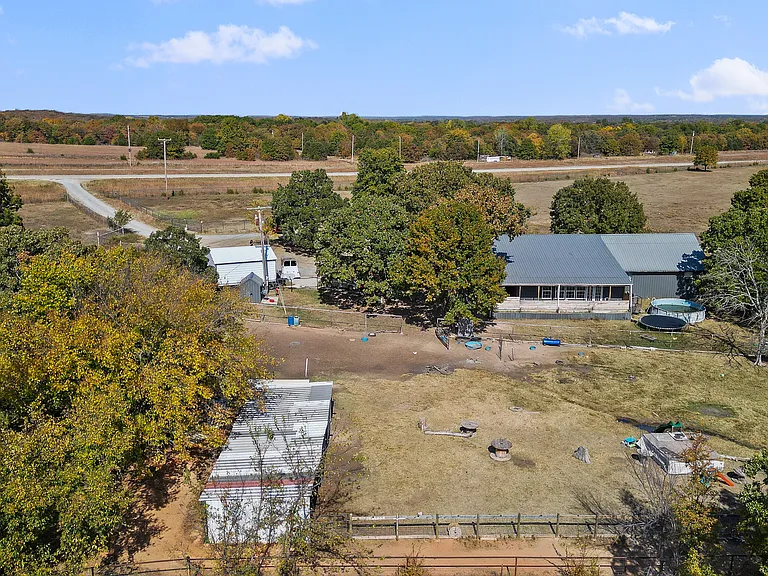 49044 W Highway 66 — Photo 20