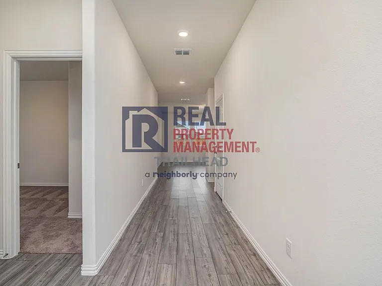616 Fitzroy Ln — Photo 13