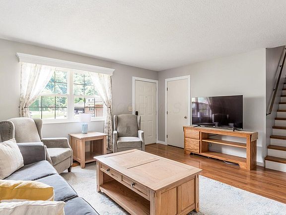 3rd image of 637 Livingston Ct