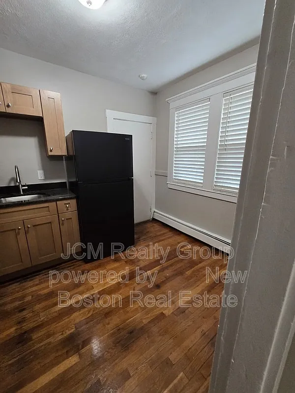 1 bed, 1.0 bath, 750 sqft, $1,900 — Photo 2