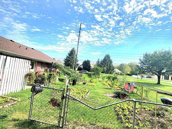 3rd image of 3717 Candy Cane Dr