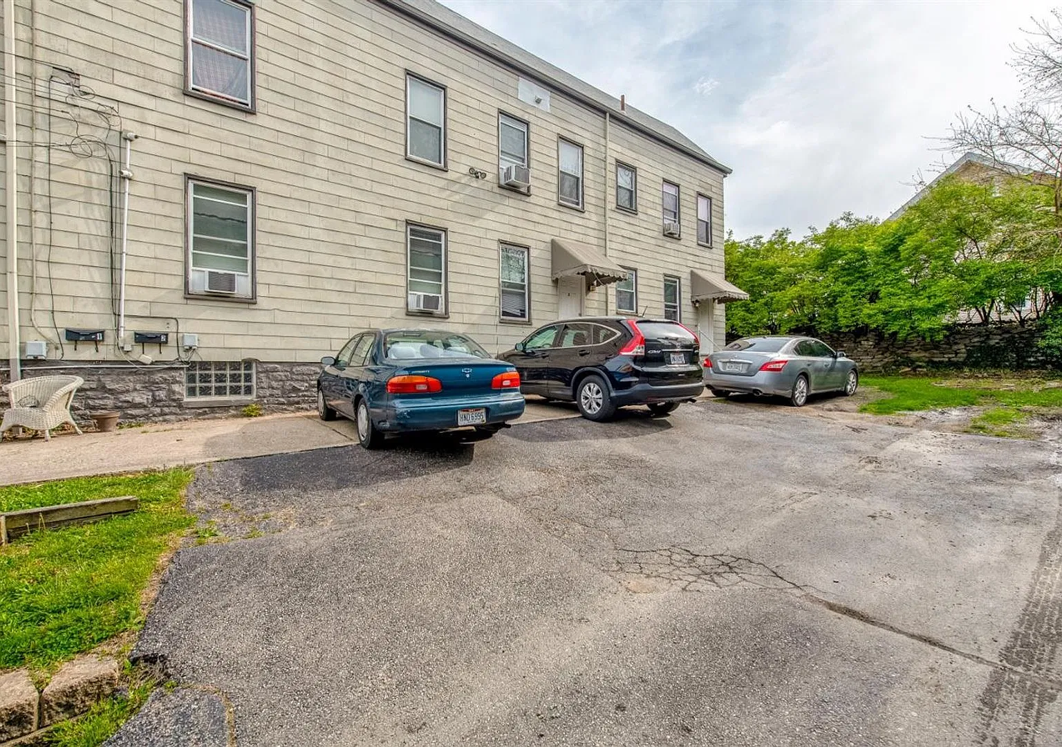 2314 Victor St. Apts. — Photo 3