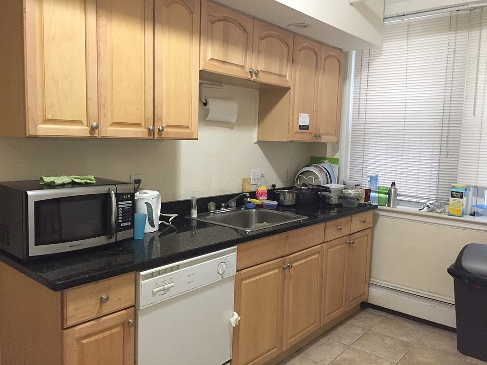 2nd image of 242 S Huntington Ave APT 001