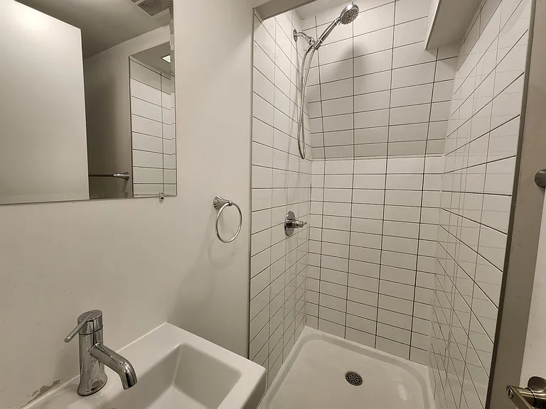 444 Cambridge St S — Photo 15